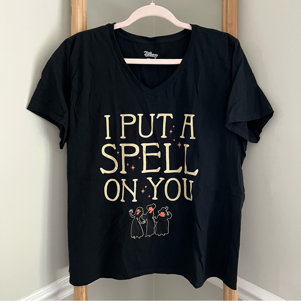Disney Hocus Pocus V Neck Short Sleeve Tee Shirt Black I Put A Spell On You